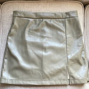SHINE-STAR Faux Leather Miniskirt olive size large